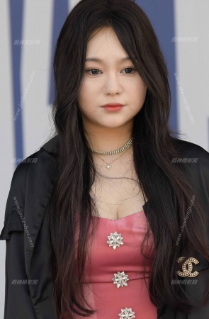 23919-7=84√夏日丰满，旺夫相美女【套图➕视频】 14P