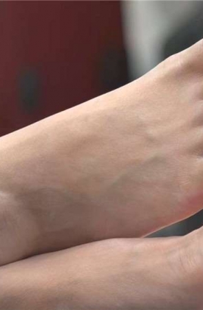 带上眼罩休息的纤纤玉足美shao妇 [672 MB/wmv]