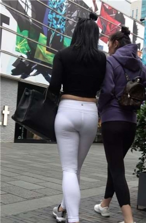 4k超清，街拍超薄白色弹力紧身裤饱满玉臀美女[2.33 GB]