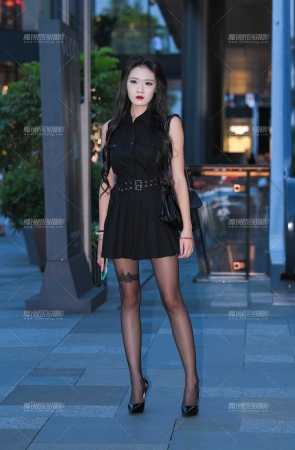 黑丝高跟鞋美女