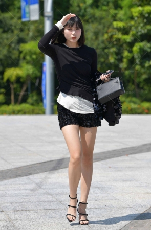 是浪漫的春日女孩  /231215-7-61 15P