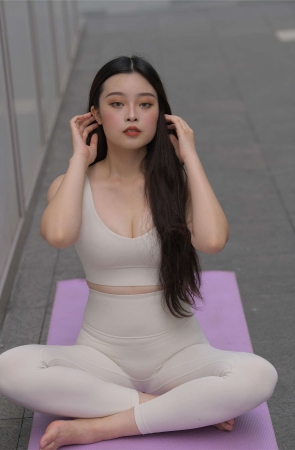 红石模拍作品 裸色瑜伽裤美女