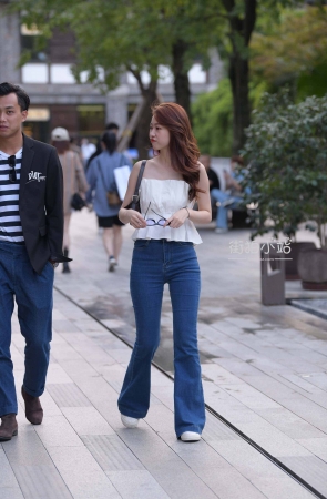 街拍小清新气质牛仔女孩