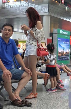 气质小姐姐一双美足着实令人赏心悦目 [4.88 GB/MP4]