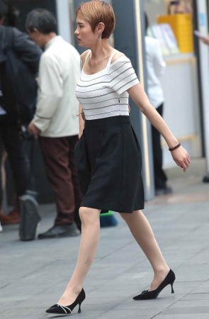 肉丝高跟街拍少妇-14P