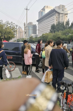 美臀紧身瑜珈裤  内内勒痕若隐若现