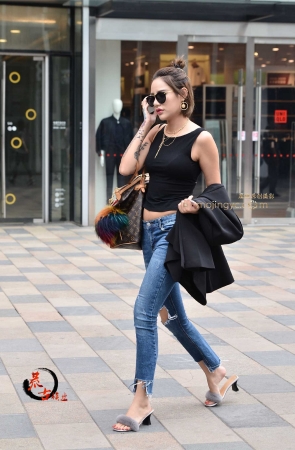 10-09 牛仔裤，丸子头