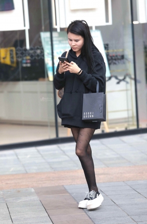 街拍黑丝少妇-15p