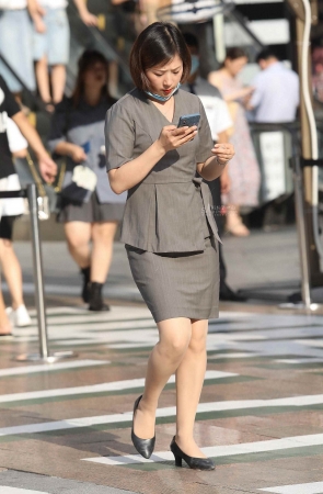 阳光下的街拍肉丝