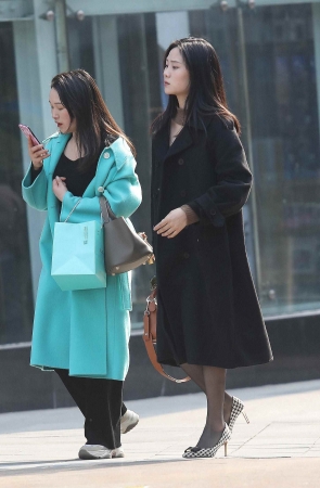 街拍黑丝高跟shaofu