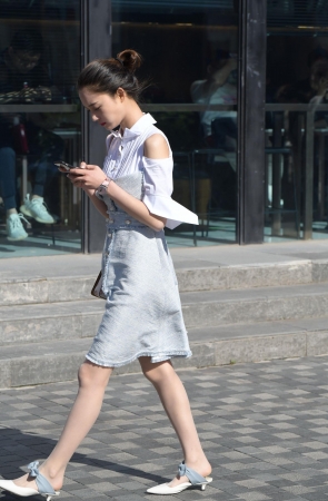 长裙靓丽美女街拍