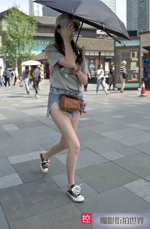 挡脸的又长又白的小姐姐3A480[889M]