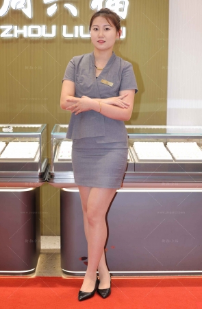 珠宝店的漂亮销售员小姐姐