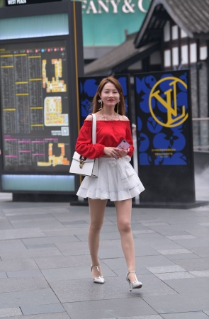 短裙肉丝高跟小姐姐