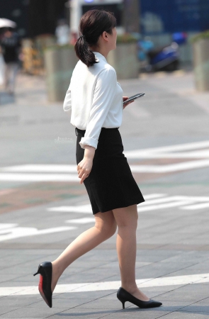 诱惑肉丝街拍高跟shaofu