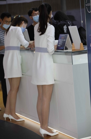 【街拍心灵】车展礼仪街拍小姐姐超薄肉丝美腿