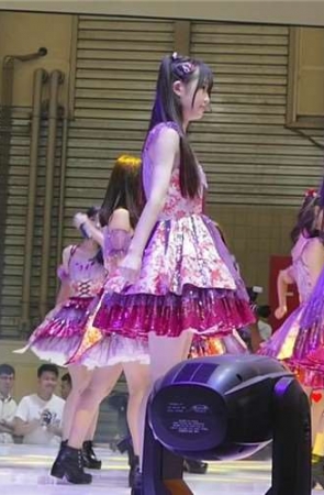 艳丽公主裙跳舞的showgirl美眉