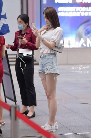 20622-1+53/合租的热裤女孩 6P