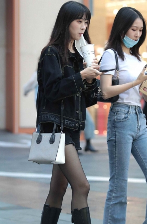 街拍黑丝shaofu