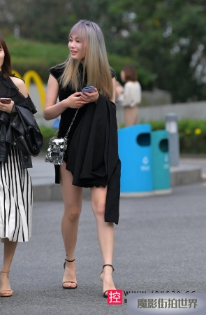 美腿美足的美女3A2942[194M]