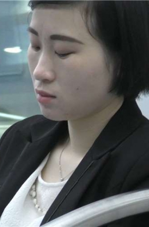 4k-超长大片、地铁车厢特写白色坡高跟美足脚丫