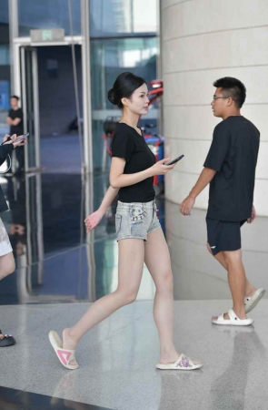 热裤丝袜拖鞋小姐姐 [86P-2.07GB]