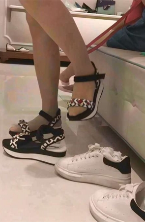 从丝袜换到棉袜然后再穿高跟