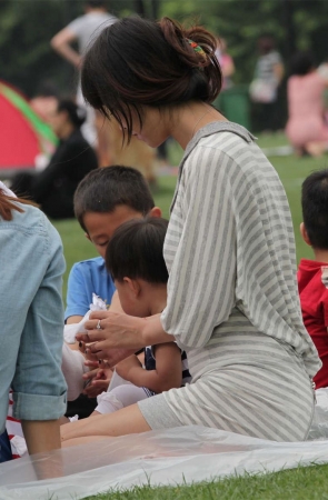 No886 恬静少妇足底细嫩无瑕