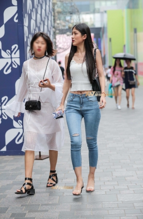 B88、阴霾的天气，火辣的牛仔