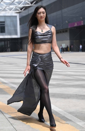 2565-25=113√魅力无档黑丝 10P