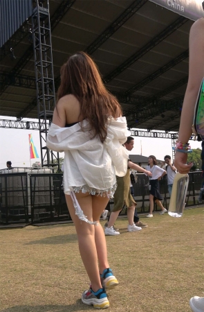 极品丰臀超短裤肉肉的美女