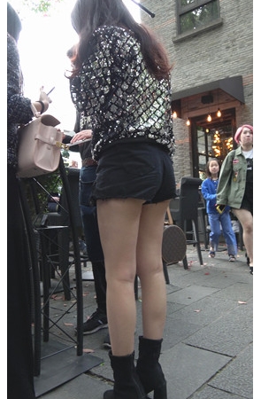 漂亮的红唇美女