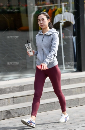 红色健美裤包臀性感迷人