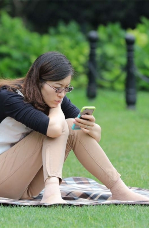 No1345 气质少妇蹲累了，肉丝足底自然就失守了