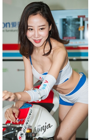 车模小姐姐高清原图(76P)[437M/JPG]