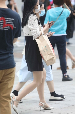 诱惑肉丝街拍高跟