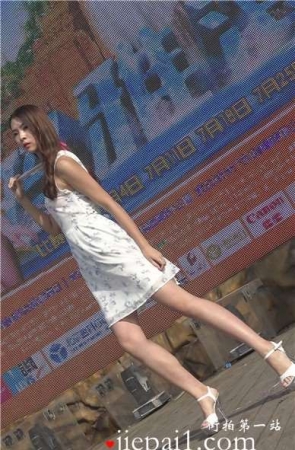 4k-碎花长裙比基尼泳装MM表演秀。