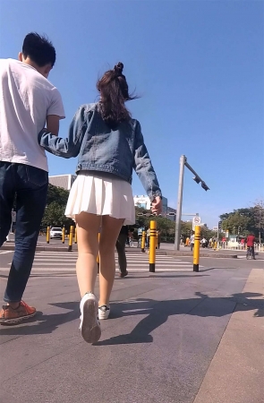 牛仔外套白色超短裙丝袜学妹