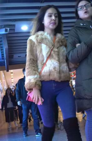 紧身牛仔美女姐妹