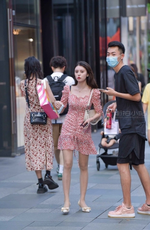 吊带碎花裙女神