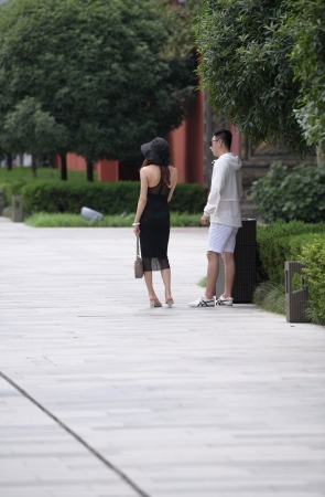 连体黑裙小姐姐