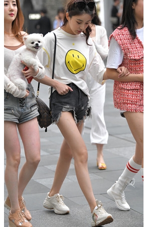 漂亮的小姐姐高清原图(40P)[989M/JPG]