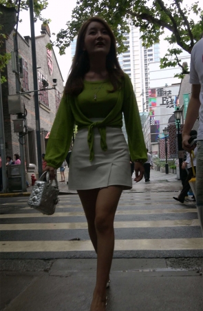 白色短裙高跟美腿美女