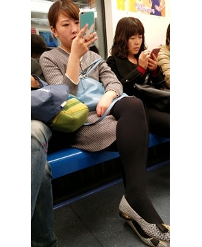 4k-地铁上遇见知性优雅甜黑丝美腿美女神姐姐