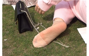 粉衣肉色丝袜美妇太诱人 [702 MB/MP4]