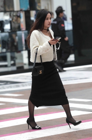 街拍黑丝高跟少妇-14P