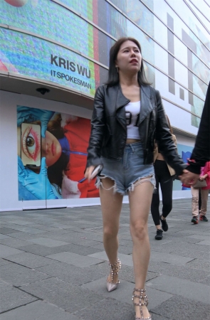 超气质的美腿热裤颜值美女