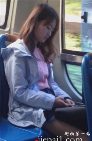 4k-公交车上拍摄甜美小清新MM