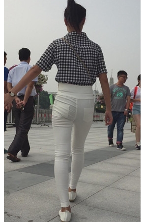白色高腰紧身裤妹子