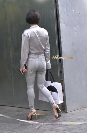 性感高跟牛仔少妇